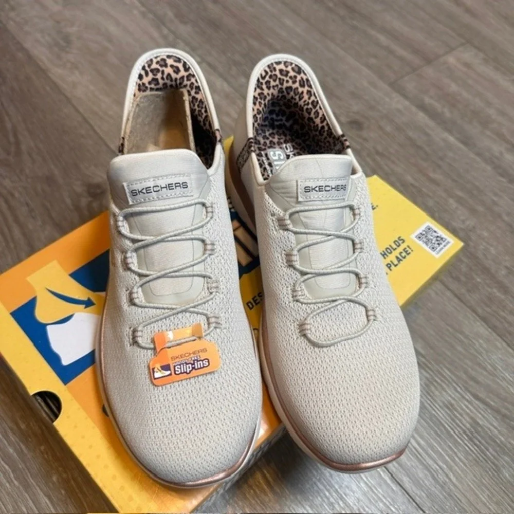 Skechers Women's NIB Slip-ins Summits Leopard Chic Natural/Leopard Sneakers 9.5